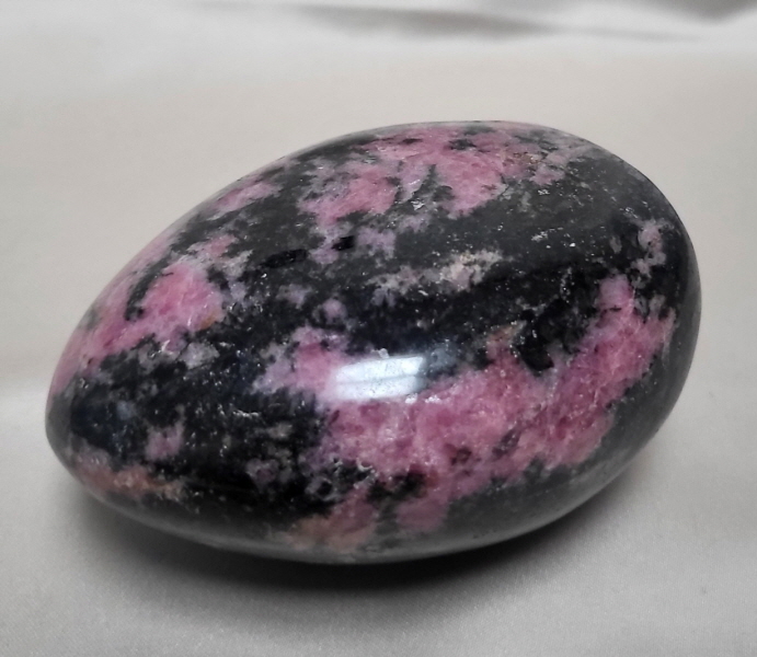 아프리카 로도나이트 입석형