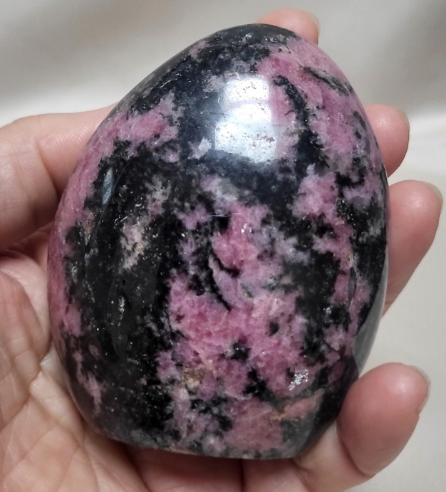 아프리카 로도나이트 입석형