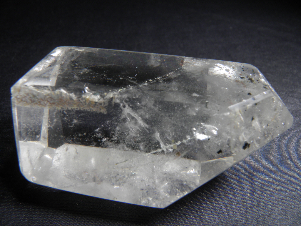 펜텀이 형성된 수정