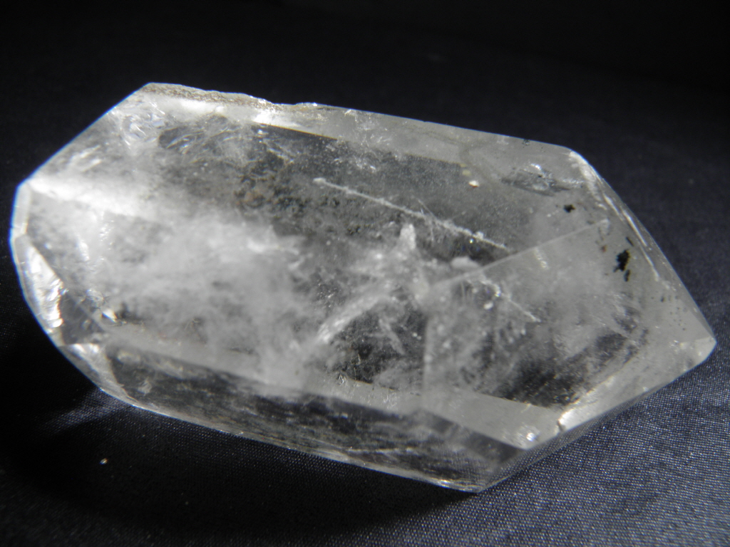 펜텀이 형성된 수정