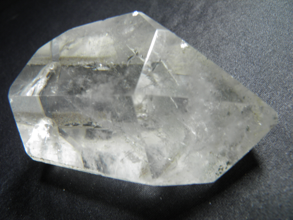 펜텀이 형성된 수정