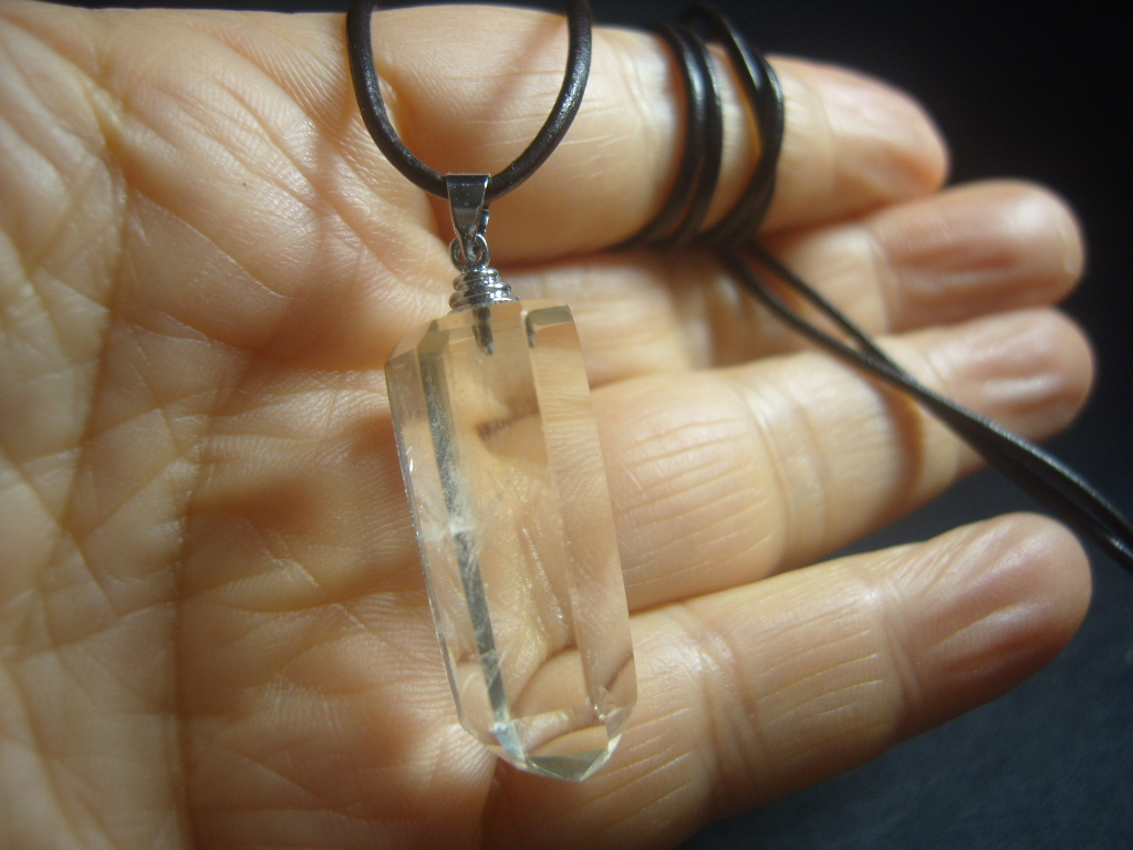 색감 연한 황수정 펜던트