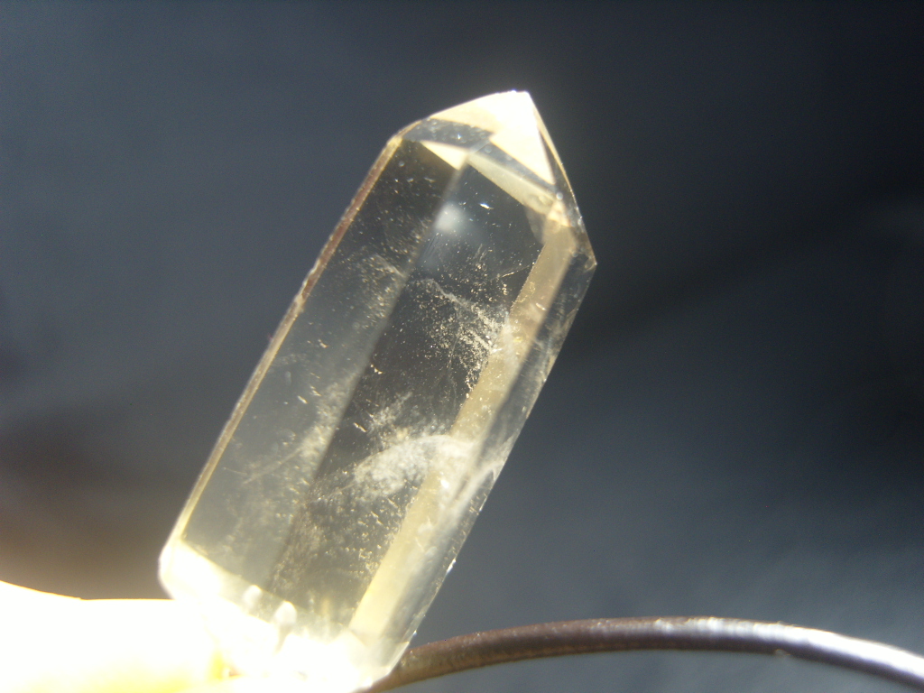 색감 연한 황수정 펜던트