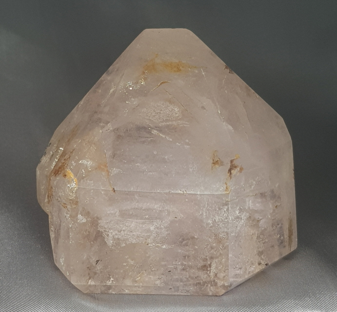 물이 들어 있는 인쿠르젼수정