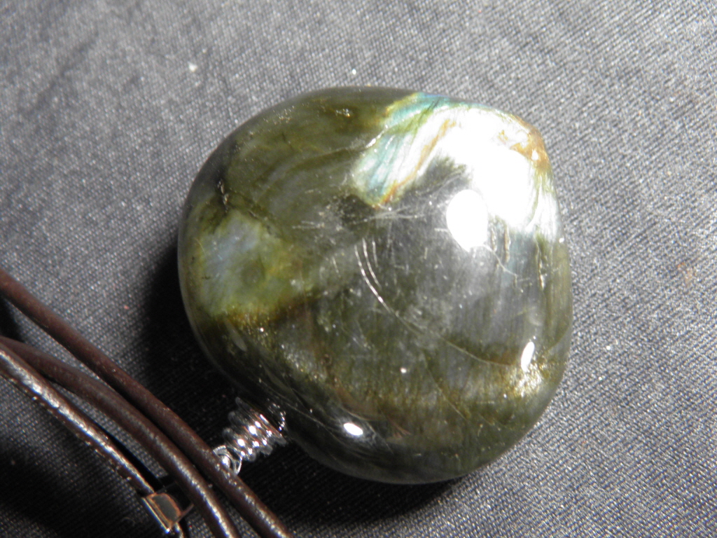 빛 좋은 라브라도라이트 펜던트