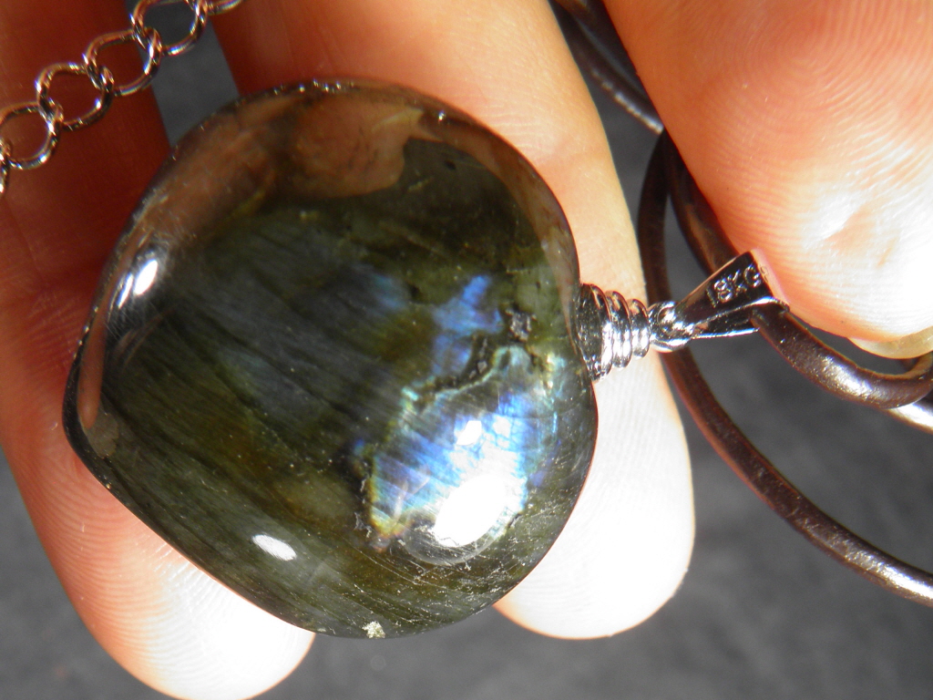 빛 좋은 라브라도라이트 펜던트