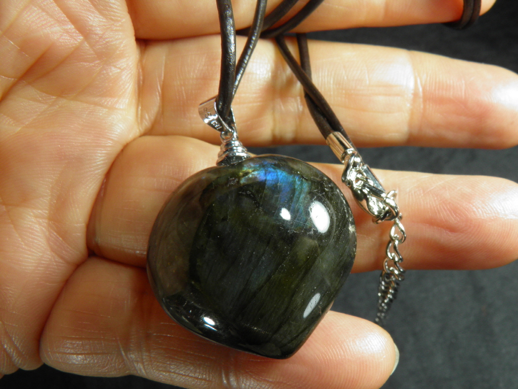 빛 좋은 라브라도라이트 펜던트