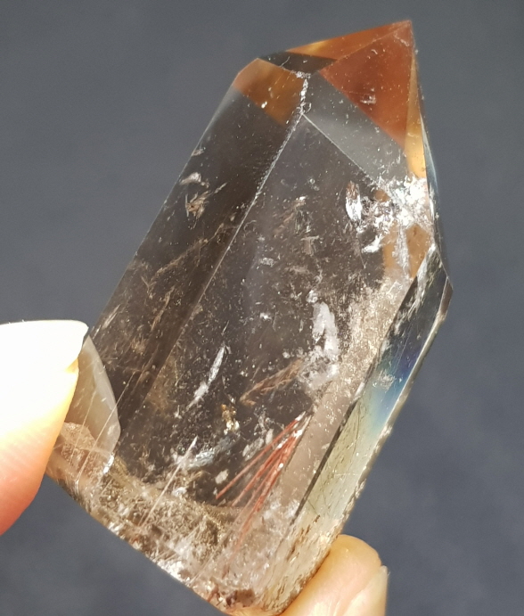 침 황 수정 육각주