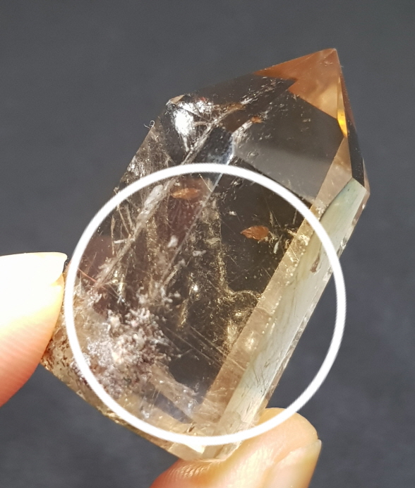 침 황 수정 육각주