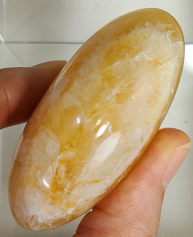 오렌지 색 헤마토이드