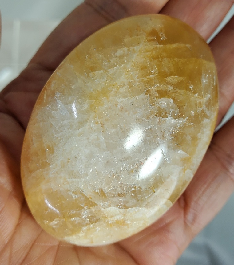 오렌지 색 헤마토이드