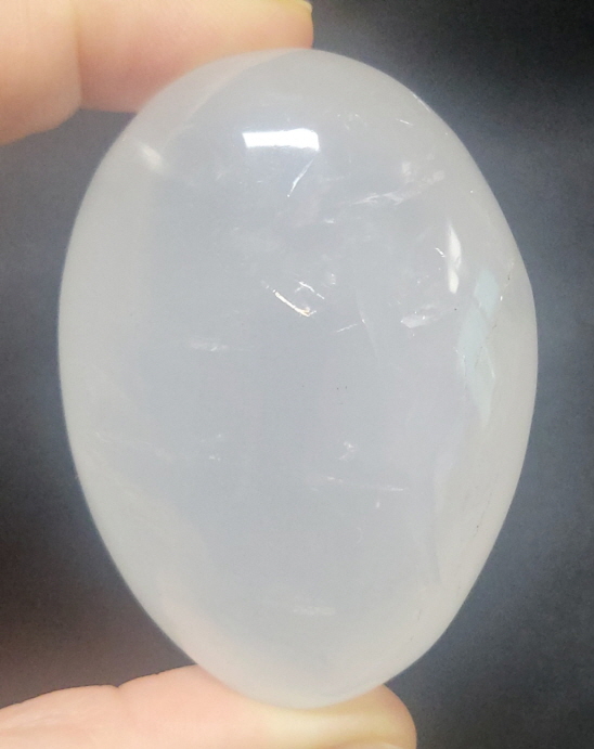 색감 좋은 밀크수정