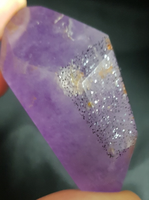 카콕세나이트 자수정