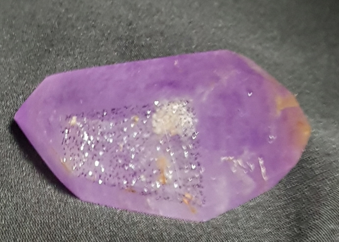 카콕세나이트 자수정