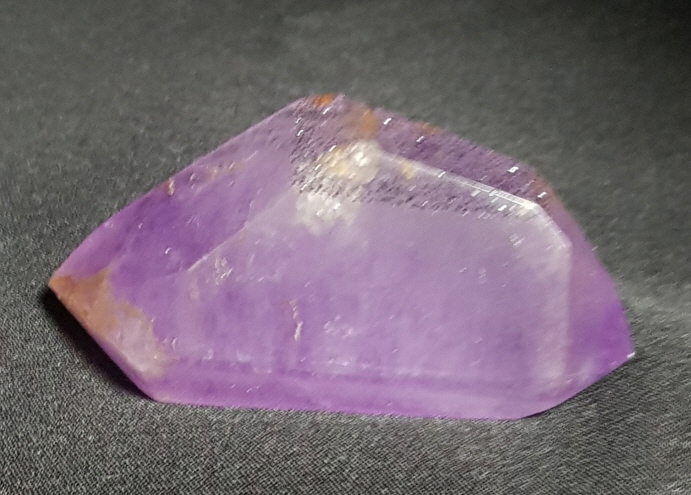 카콕세나이트 자수정