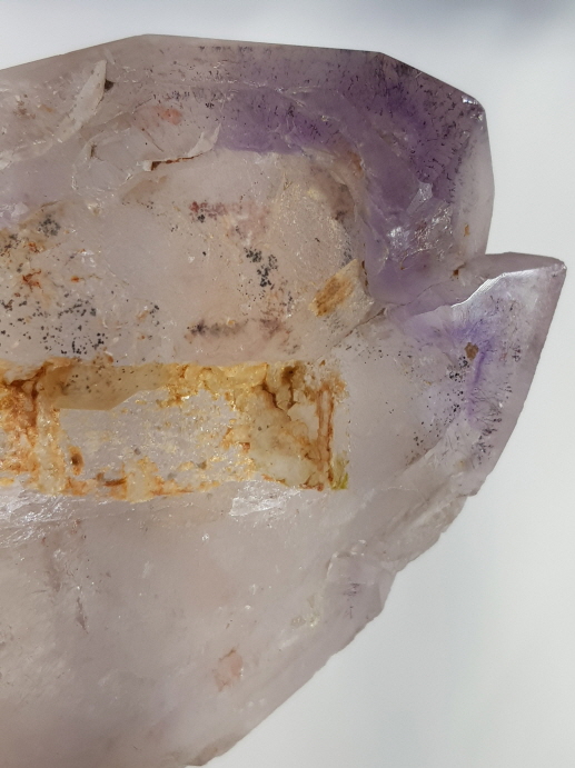 물이 들어있는 수퍼세븐 트윈형 원석