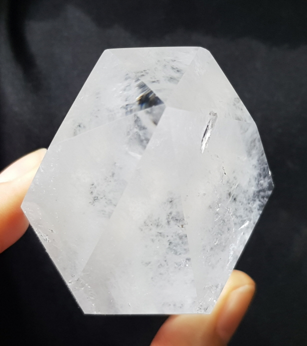 깨끗한 백수정 육각주형