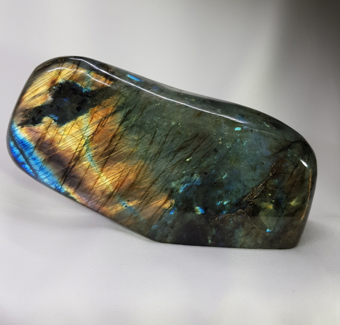 황금빛 라브라도라이트 입석형