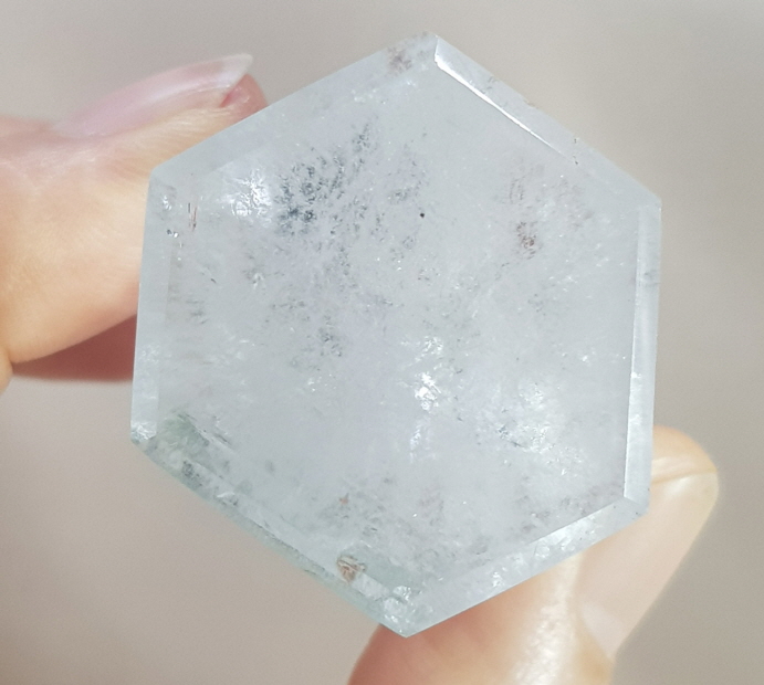 투명도 좋은 백수정 팬텀육각주형