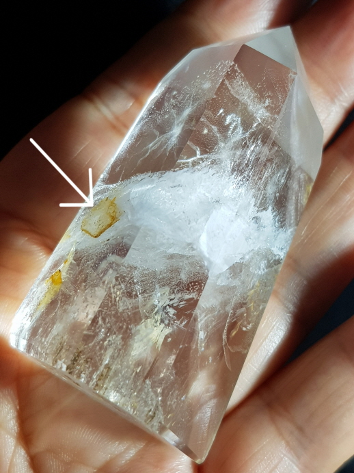 화이트 크랙 형성  백수정 육각주