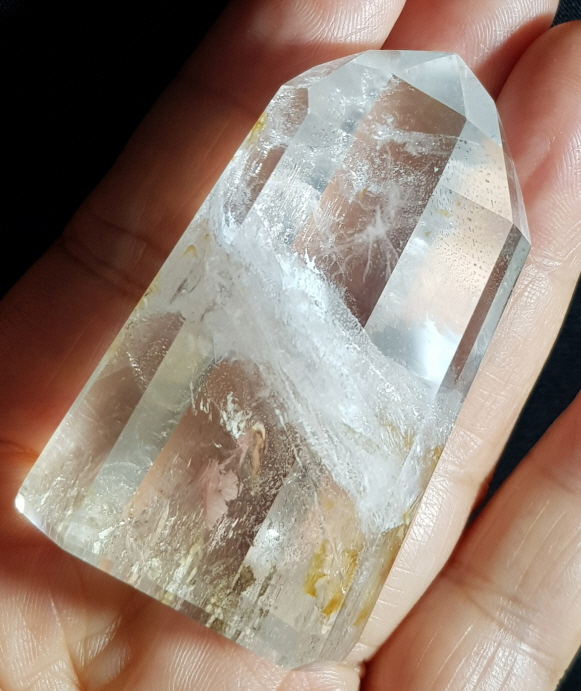 화이트 크랙 형성  백수정 육각주