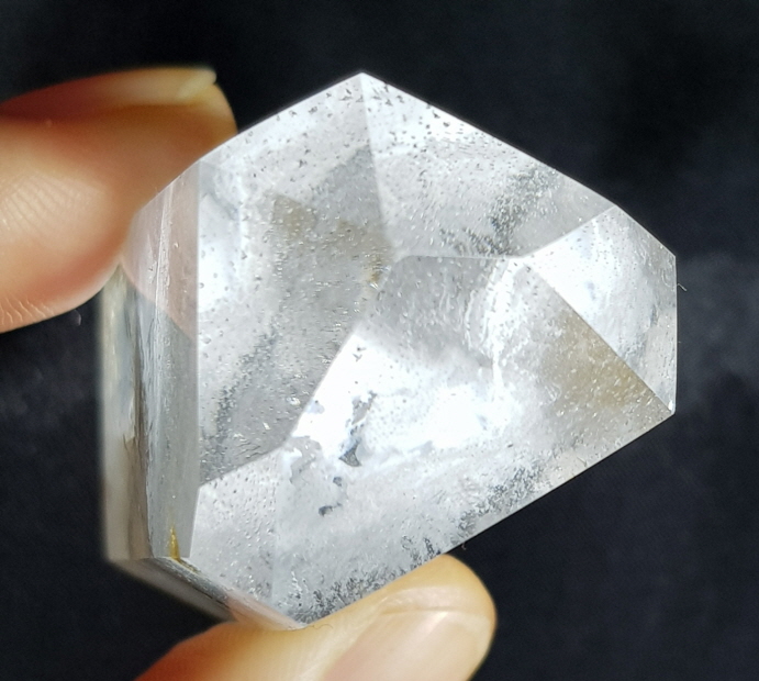 화이트 크랙 형성  백수정 육각주