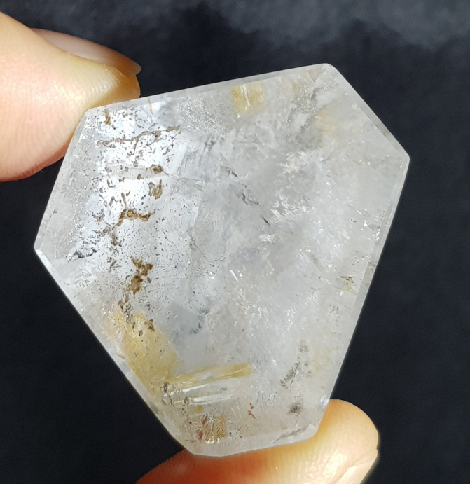 화이트 크랙 형성  백수정 육각주