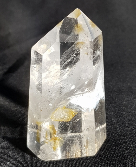 화이트 크랙 형성  백수정 육각주