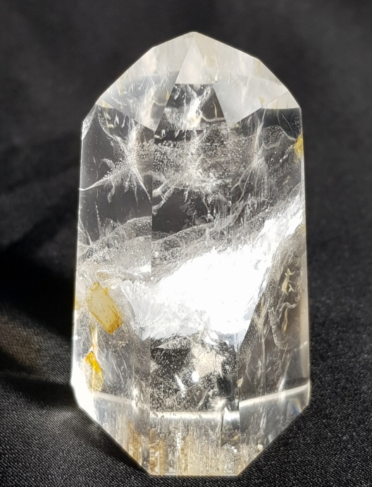 화이트 크랙 형성  백수정 육각주