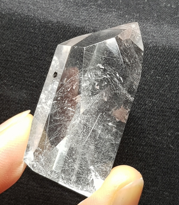 은침수정육각주형