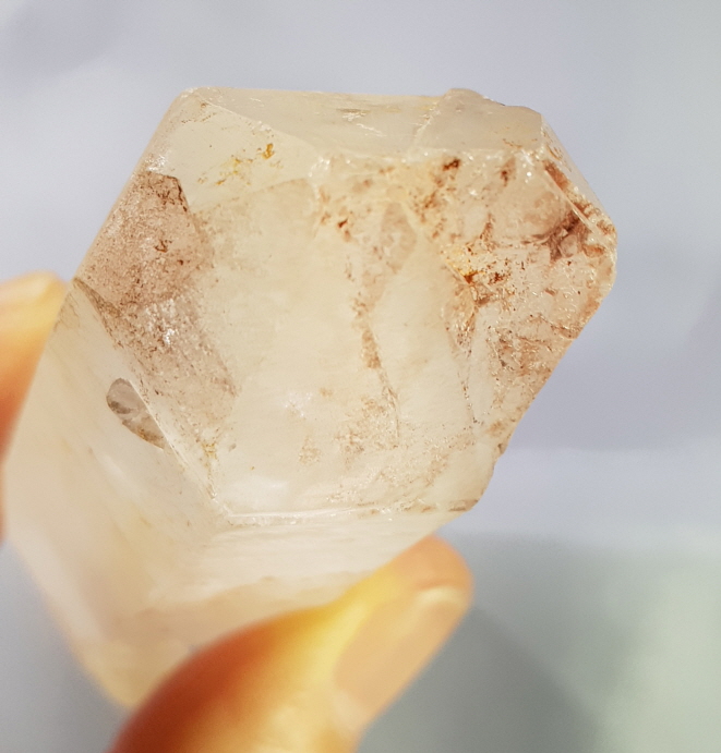 투명도 좋은 레무리안 수정 더블포인트