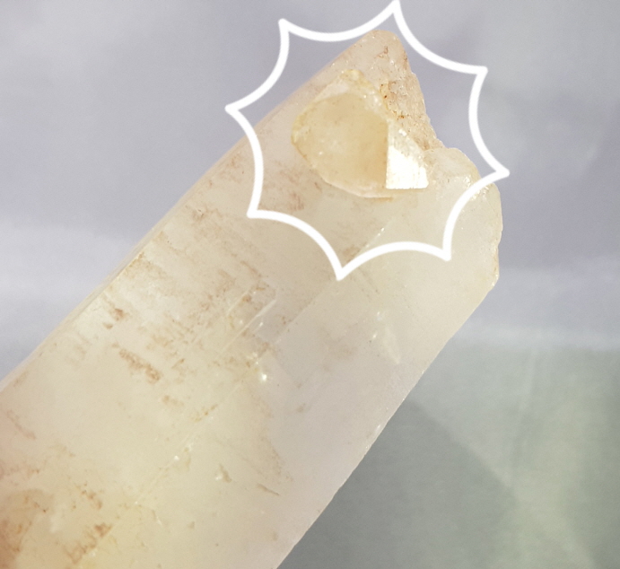 투명도 좋은 레무리안 수정 더블포인트