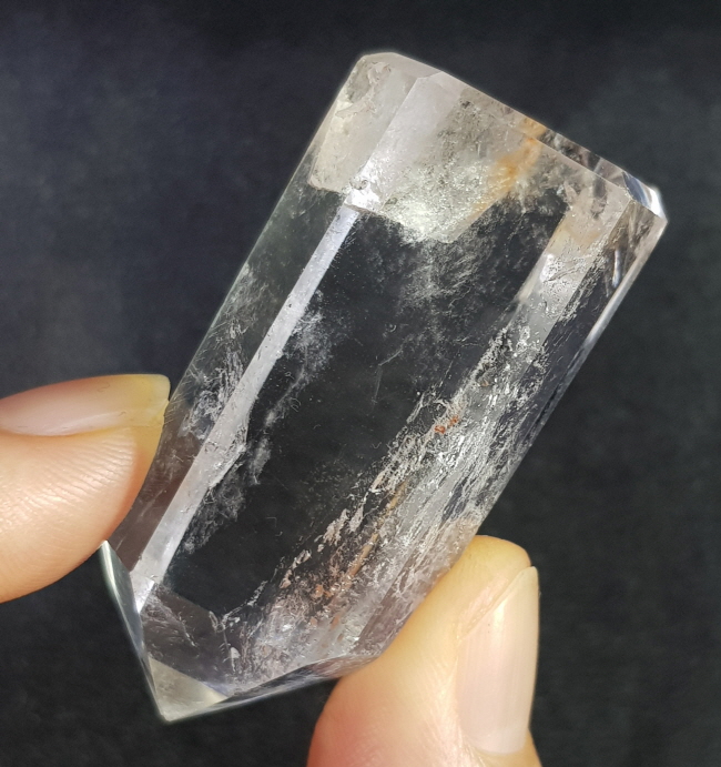 관입 백수정육각주