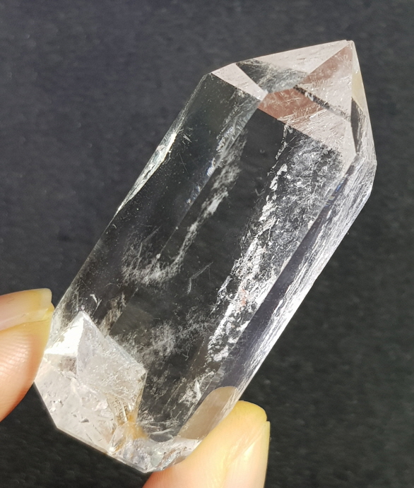 관입 백수정육각주