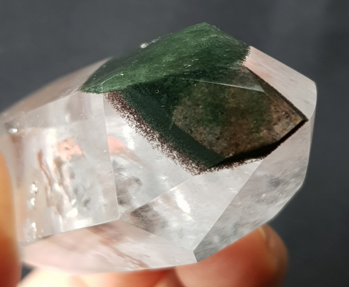 선명한 색감 형성 가든수정