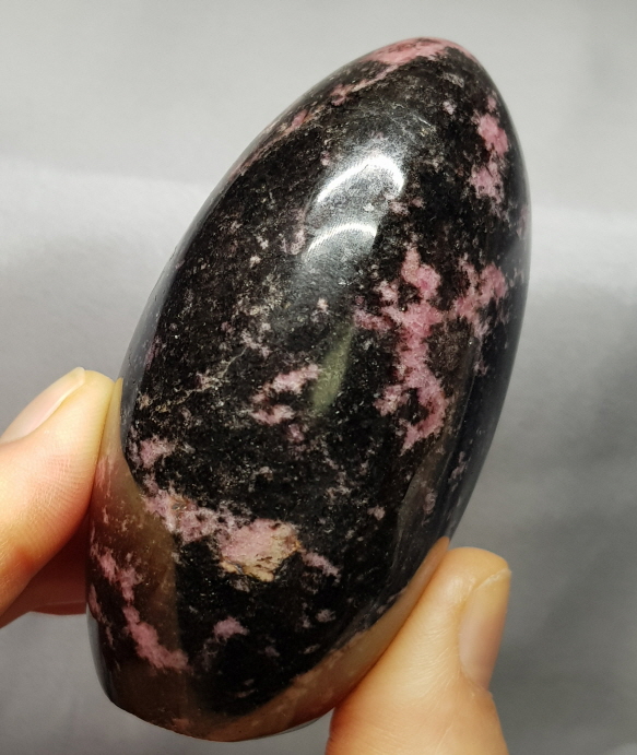 아프리카 로도나이트 입석 형