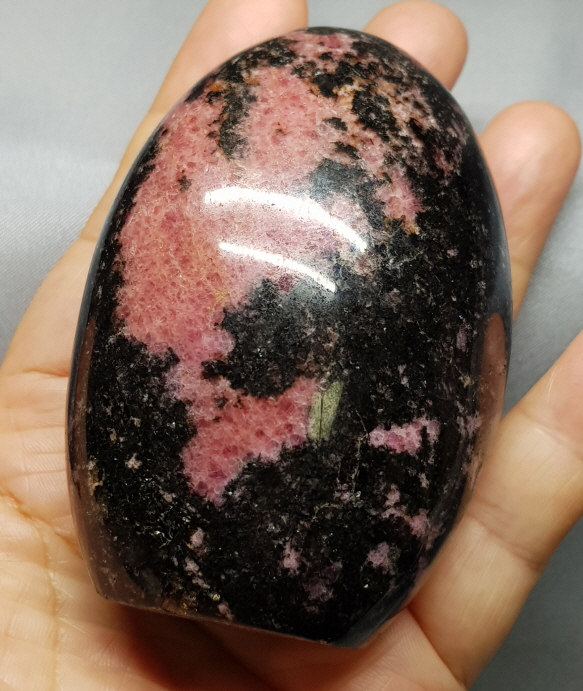 아프리카 로도나이트 입석 형