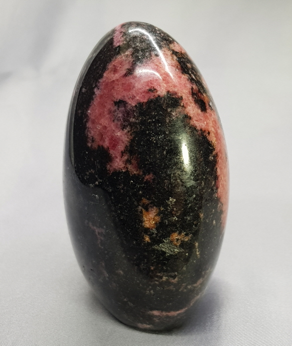 아프리카 로도나이트 입석 형