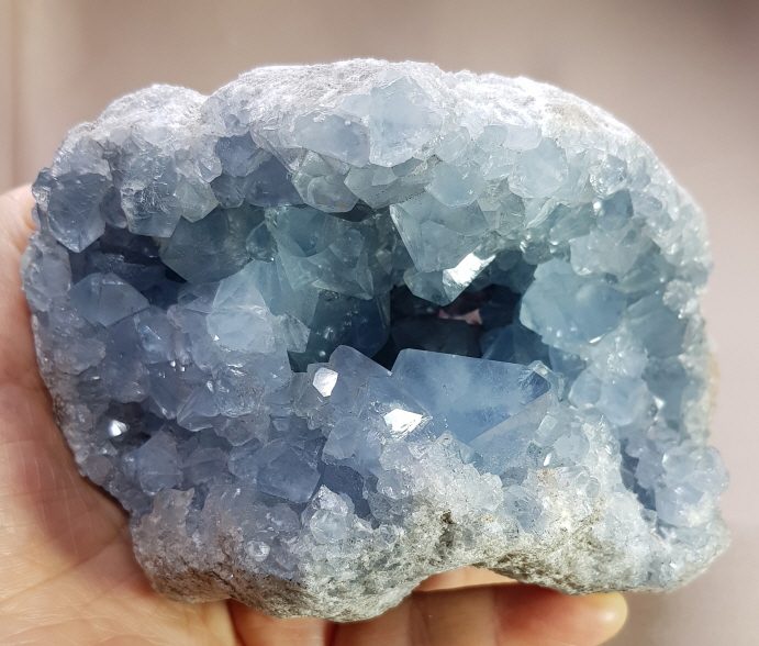 꿈의 수정 셀레스타이트 지오드 1731g