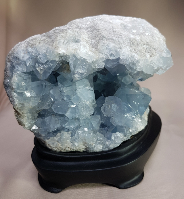 꿈의 수정 셀레스타이트 지오드 1731g