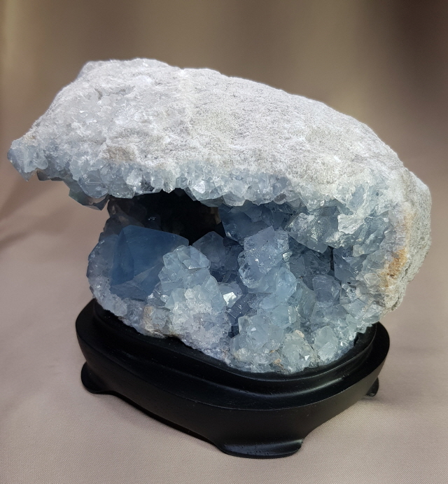 꿈의 수정 셀레스타이트 지오드 1731g