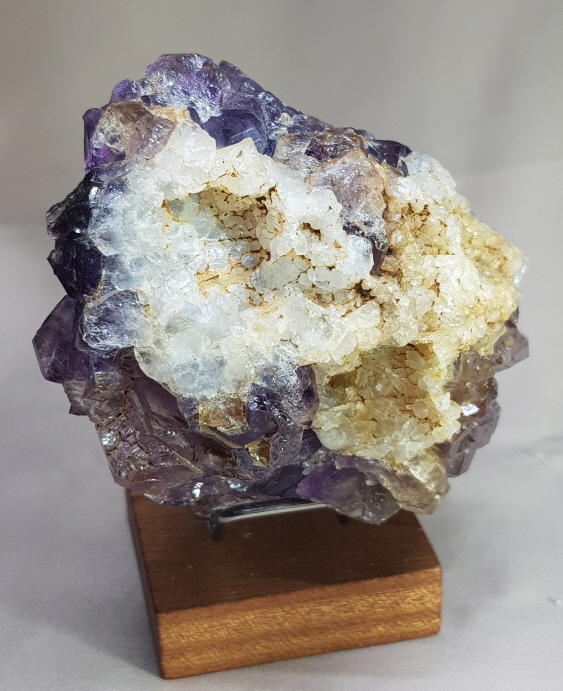 엘레스티얼 수정( Elestial Quartz)