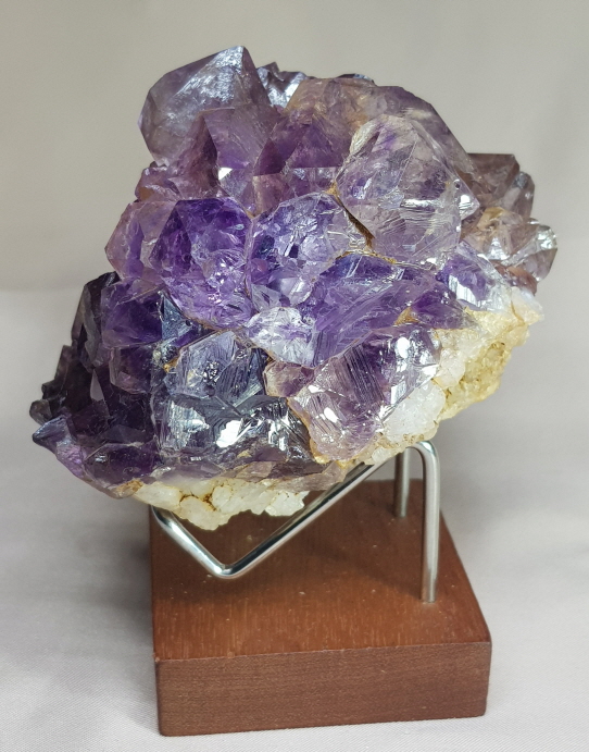 엘레스티얼 수정( Elestial Quartz)