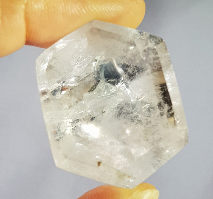 맑고 투명도 좋은 황수정