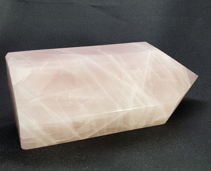 아프리카 장미수정 육각주