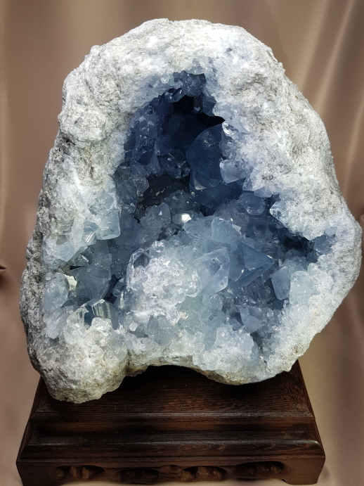 색감 좋은 셀레스타이트 5.4k