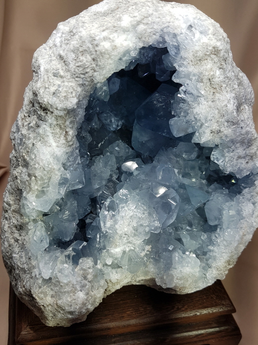 색감 좋은 셀레스타이트 5.4k