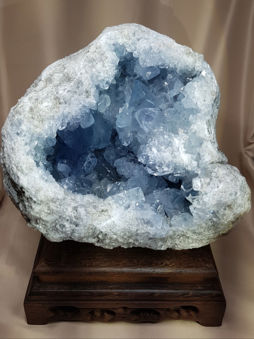 색감 좋은 셀레스타이트 5.4k