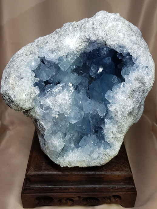 색감 좋은 셀레스타이트 5.4k