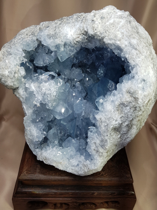 색감 좋은 셀레스타이트 5.4k